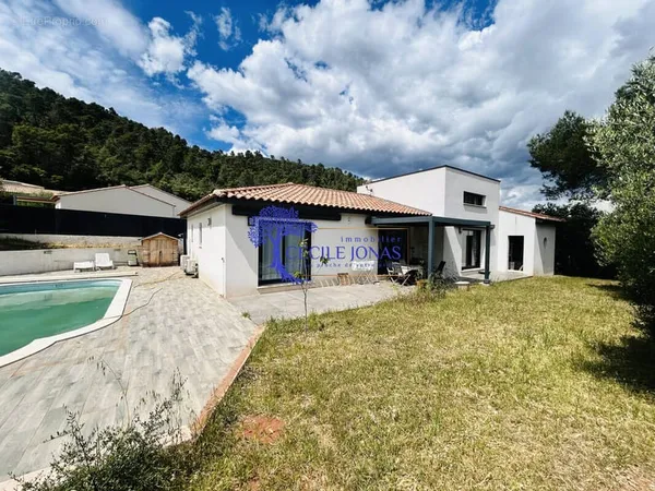 Très belle maison plain pied sur la commune du Luc, grand espace de vie ,secteur résidentiel
