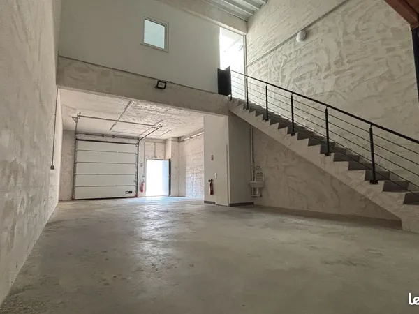 Propriétaire loue sans frais local mixte 136m2 LYON OUEST