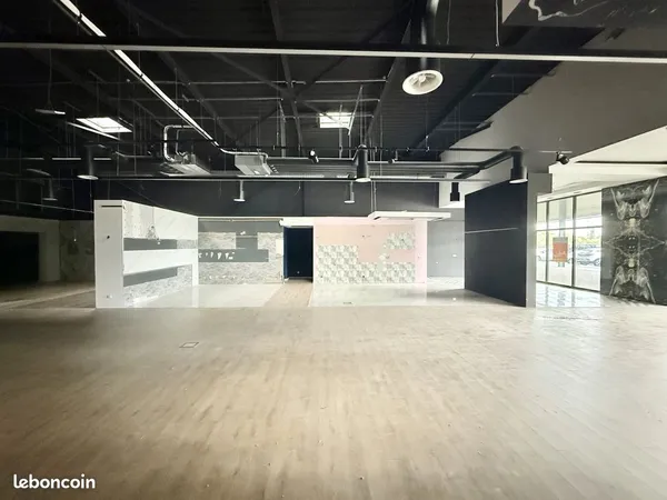 Local commercial 731 m² Mulhouse