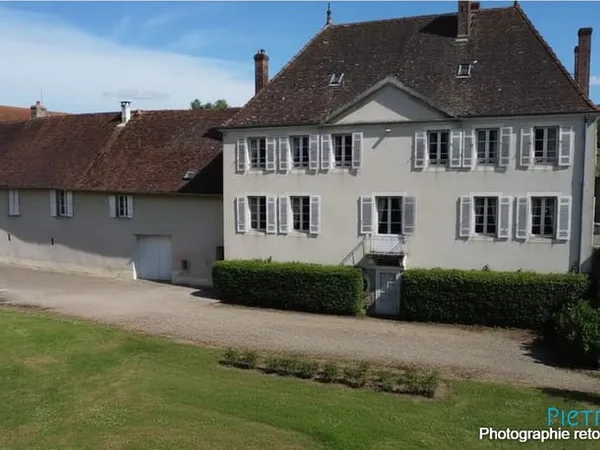 VASTE DOMAINE PROCHE DE MERCUREY