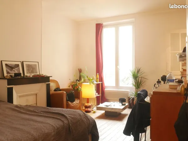 Sous-location - Studio meublé 25m² - Belleville (Paris 20e) - novembre décembre janvier