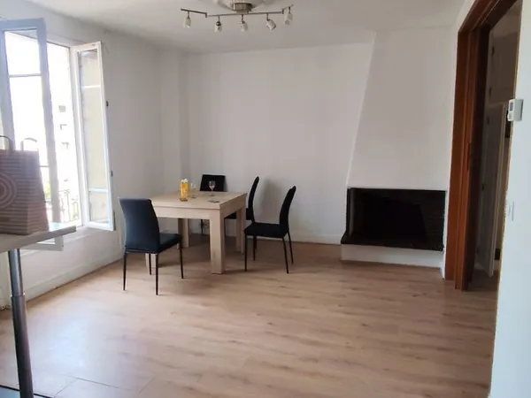 F2 43 m² - Aulnay-sous-Bois - 3 min RER B - 1 000 CC