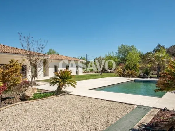 Vente Maison 6 pièces de 300m² - 13610 Le Puy-Sainte-Réparade
