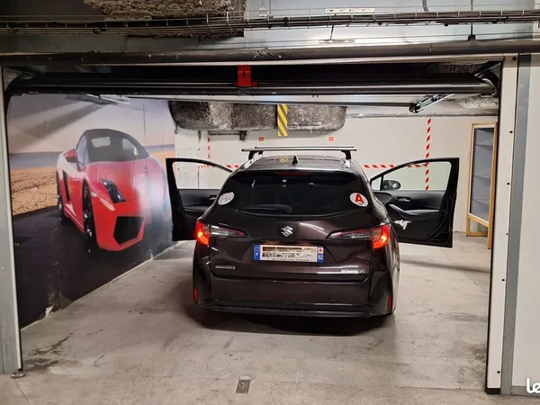 Box double de 30 m2 à Alfortville pour une auto et un maxi scooter côte-à-côte