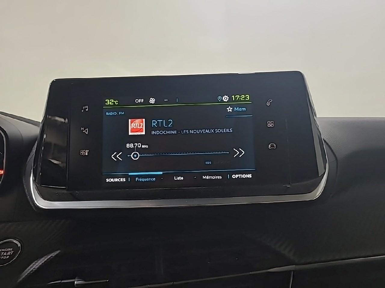 Peugeot 208 electrique 50 kwh 136ch style — photo 11
