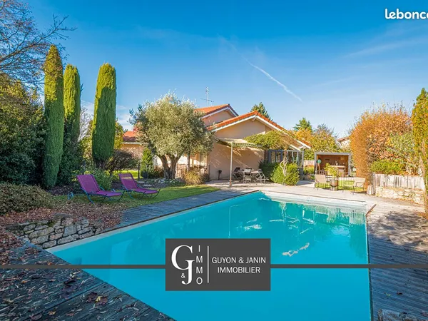 Propriété 7 pièces 232 m²