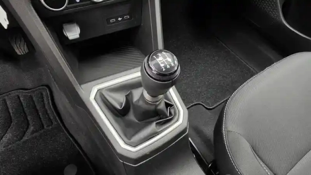 Dacia Sandero sce 65 — photo 32