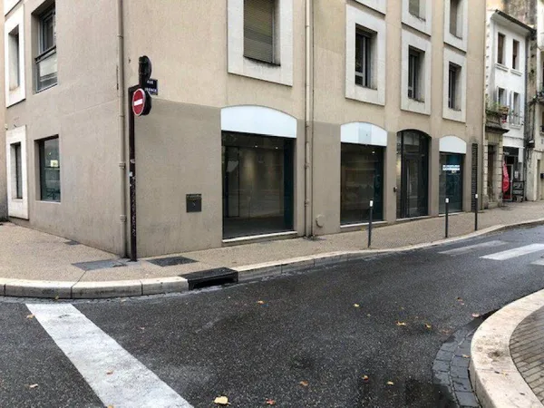 Local commercial 276 m²