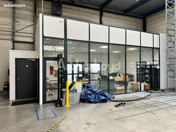 Local industriel 898 m²