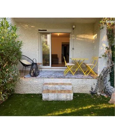Saint-cyr-sur-mer - les lecques - t2 rénové avec jardin, terrasse et parking - à 10 min à pied de la
