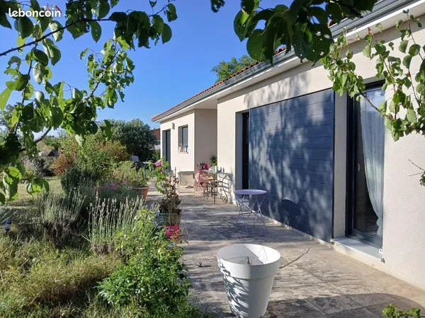 Maison de plain pied avec piscine