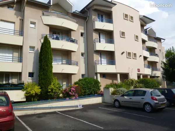 T1+parking proche Facs