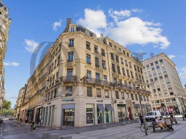 Bureau 317 m²