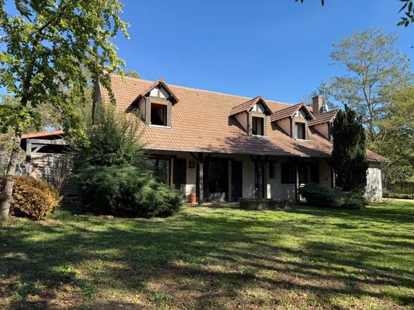 Maison sur deux hectares avec dépendances