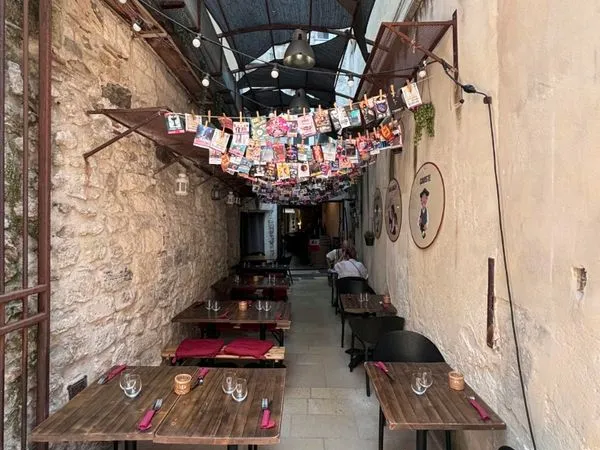 Avignon intra-muros Restaurant/Bar à vin