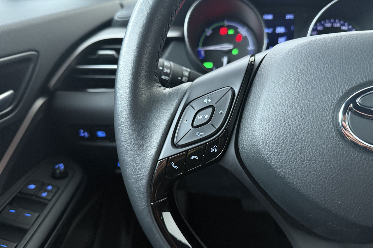 Toyota C-HR — photo 14
