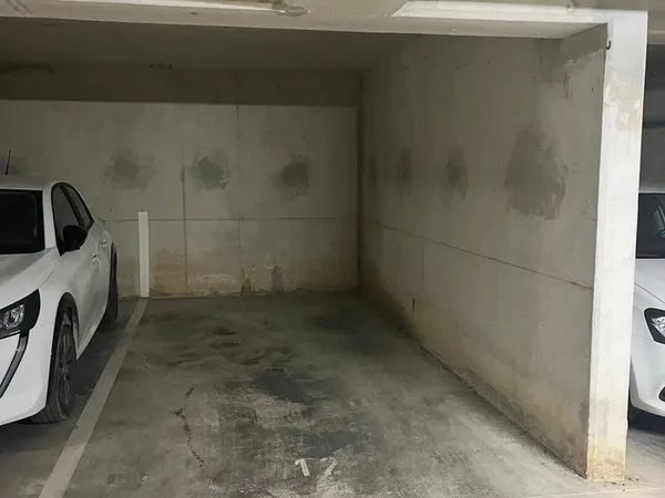 Parking 13 m²