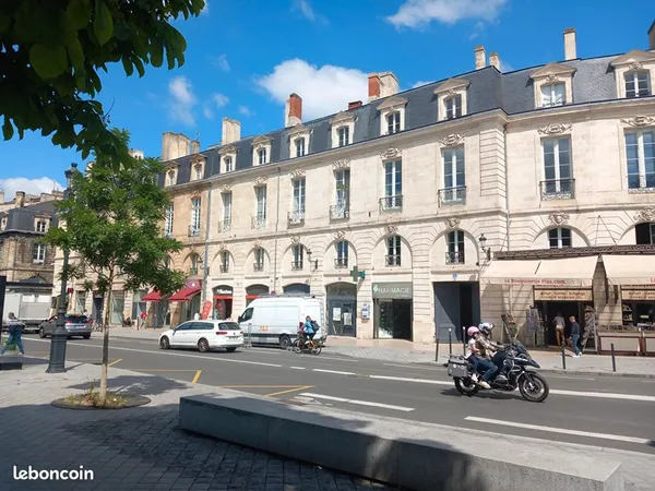 Bureaux 83 m² BORDEAUX