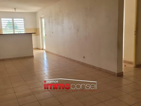 Appartement T3 en rez-de jardin dans le bourg de Saint-Franç