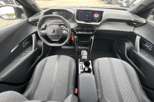 Peugeot 2008 hybrid 136 e-dcs6 — photo 11