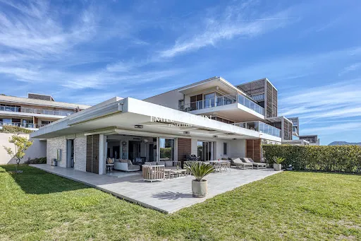 Villa 6 pièces 243 m²