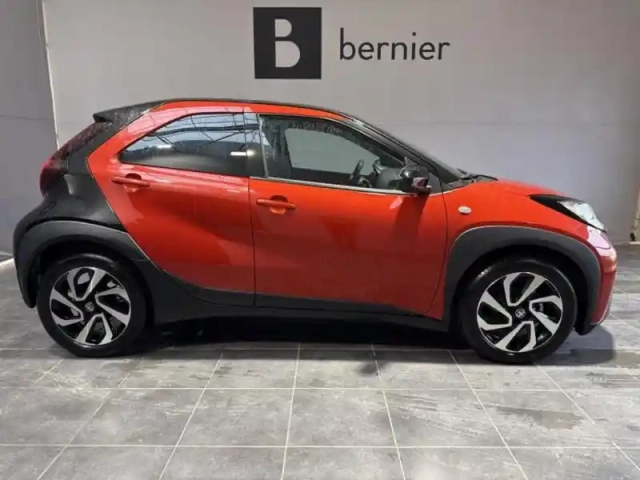 Toyota Aygo X 1.0 vvt-i 72ch design my24 — photo 3