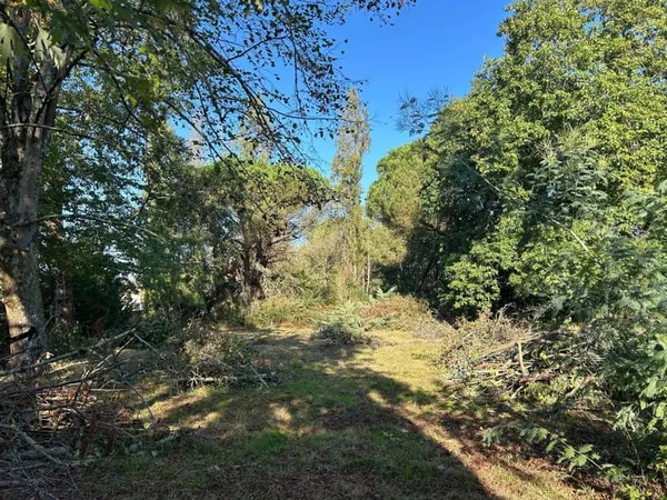 Terrain 600 m²
