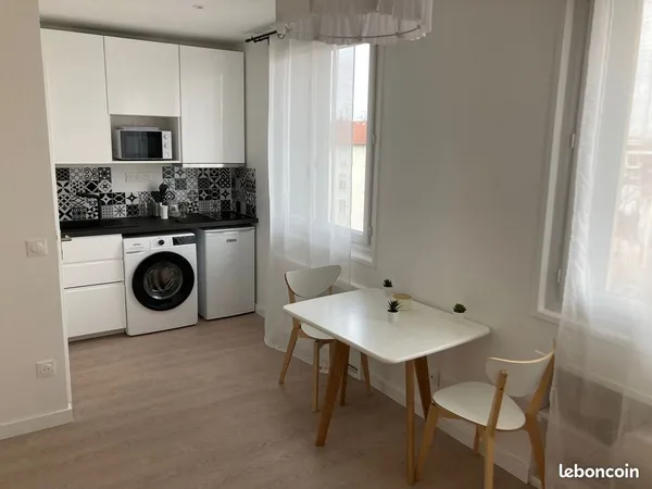 Studio 20m2 - Lyon 8 - meublée 635 c.c