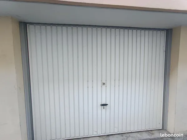 Garage dans copropriété sécurisée