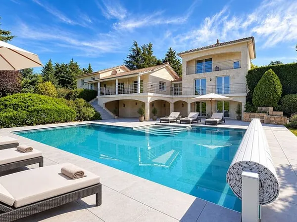 Maison 7 pièces 295 m²
