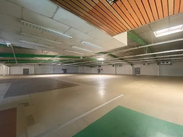 Local commercial de 4250 m² à USSEL