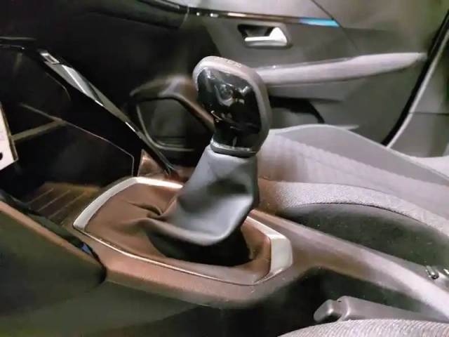 Peugeot 208 puretech 75 s&amp;s bvm5 — photo 54