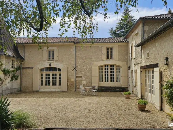 Villa 10 pièces 360 m²