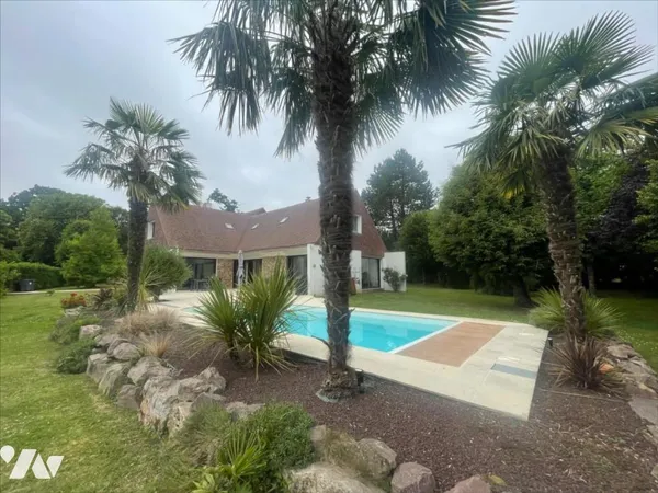 Maison 9 pièces 260 m²