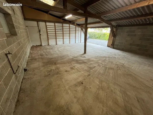 Espace de stockage 65m2