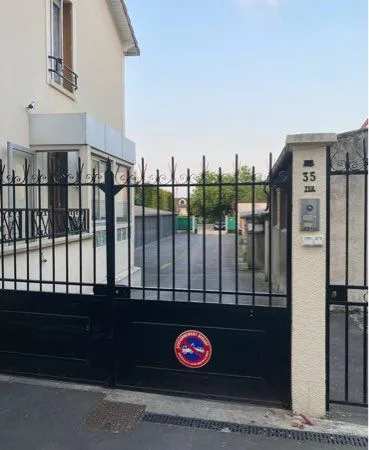 Box ultra sécurisé accès camion dispo immédiat