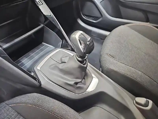 Peugeot 208 turbo 100 ch bvm6 — photo 35