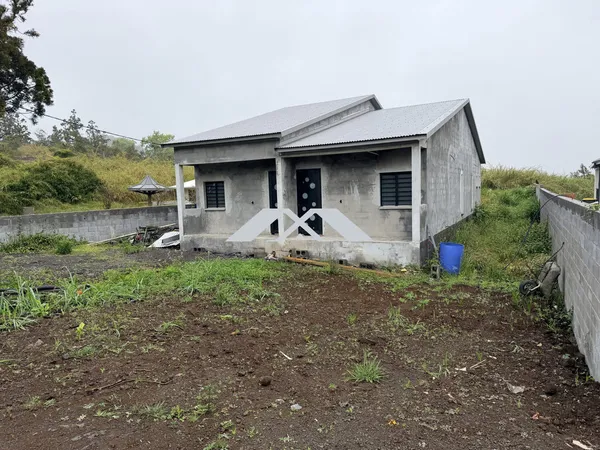 Plaine-des-Palmistes  2 maisons jumelées à finir, terrain 7