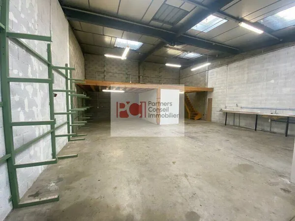 Local d'activité 163 m²
