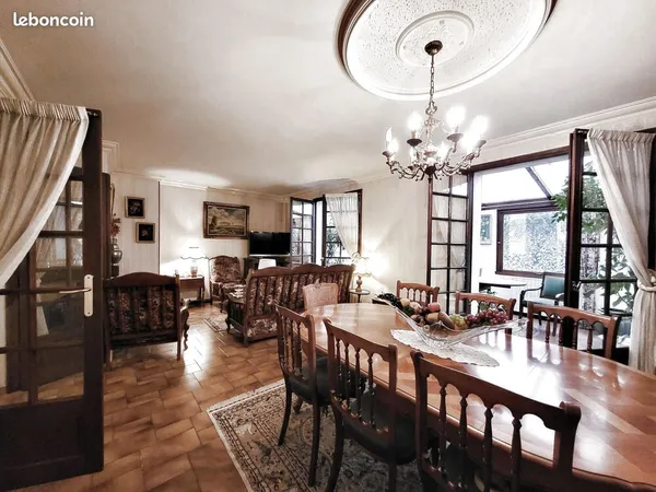 Propriété 5 pièces 153 m²