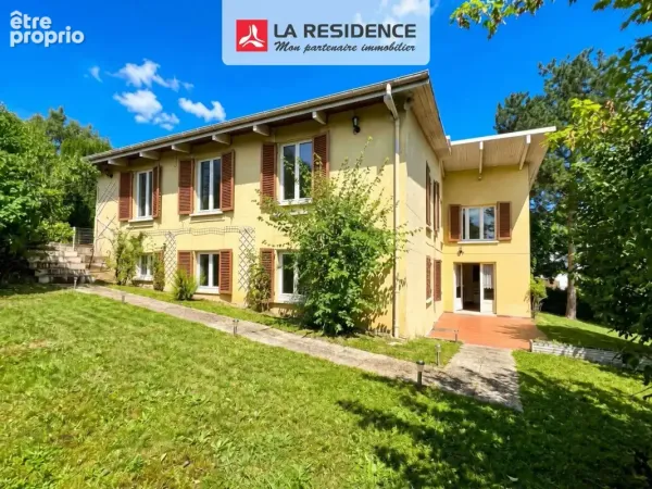 Maison 8 pièces 230 m²