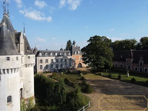 Château 30 pièces 2500 m²