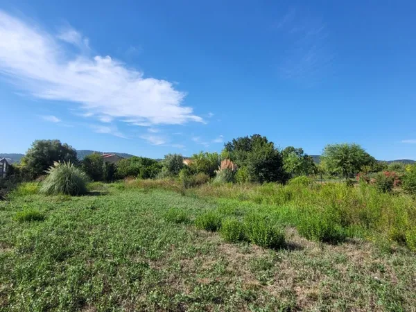 Terrain 665 m²