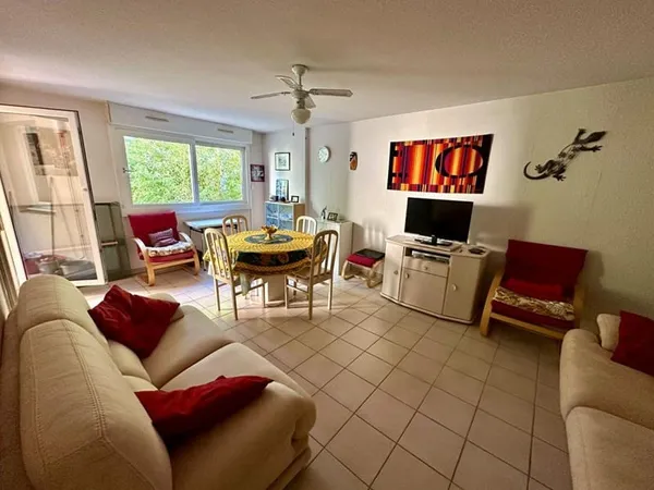 Appartement F2 De 46 M² Avec Terrasse, Cellier Et Parking