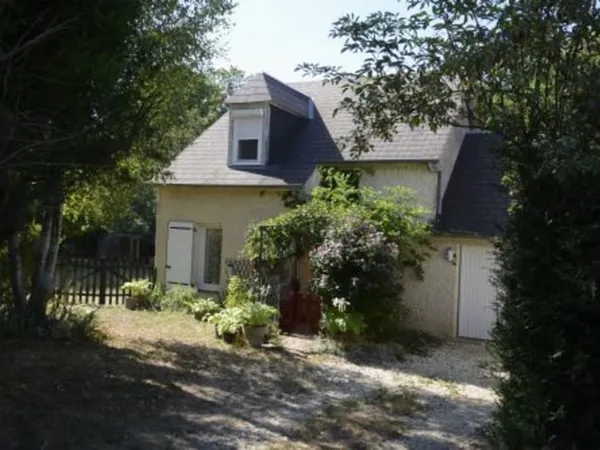 À LOUER - MOROGUES Maison individuelle T4 de 94 m² avec jardin et garage