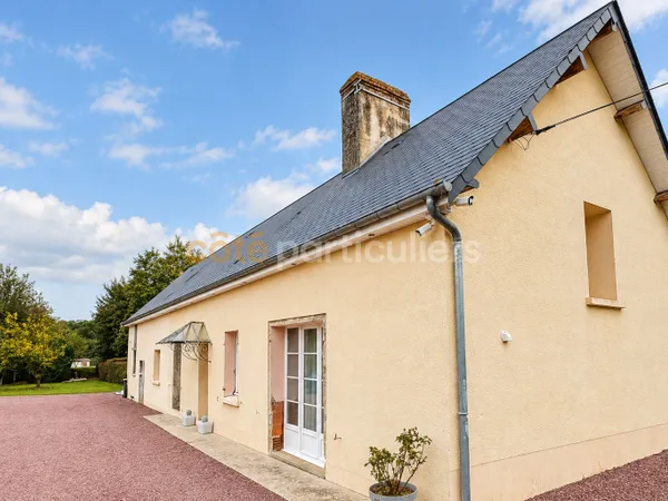 Maison de plain-pied avec 1,2 hectare de terrain et dépendances