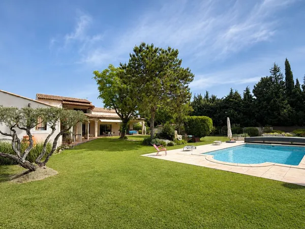 Maison 5 pièces 264 m²