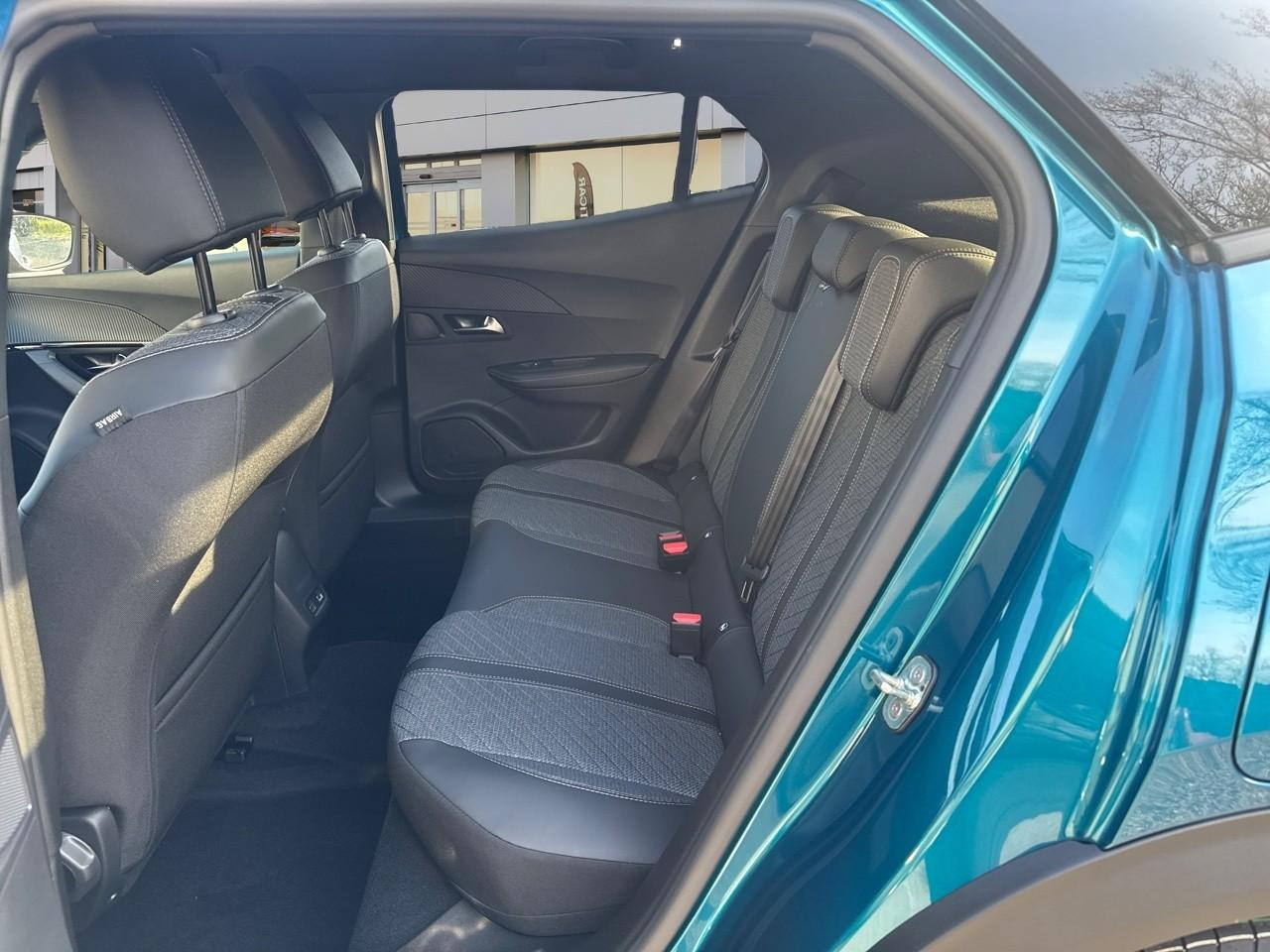Peugeot 2008 e-2008 156ch allure — photo 10