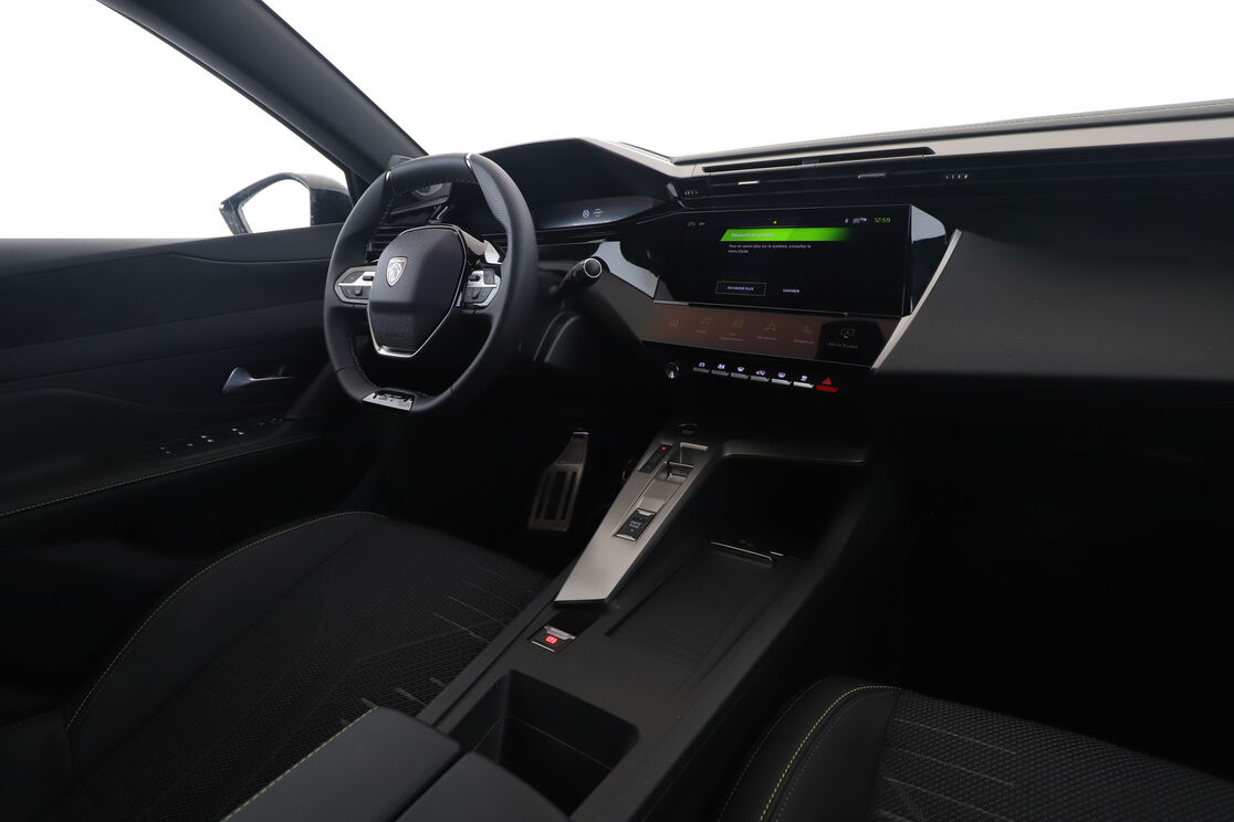 Peugeot 308 SW 1.2 Hybrid GT e-DCS6 — photo 12