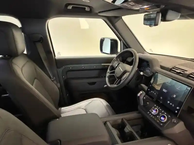Land Rover Defender 110 2.0 p300e phev trophy edition keswick green — photo 8
